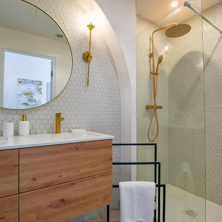 4a - Facing Port & Town Hall * Cannes