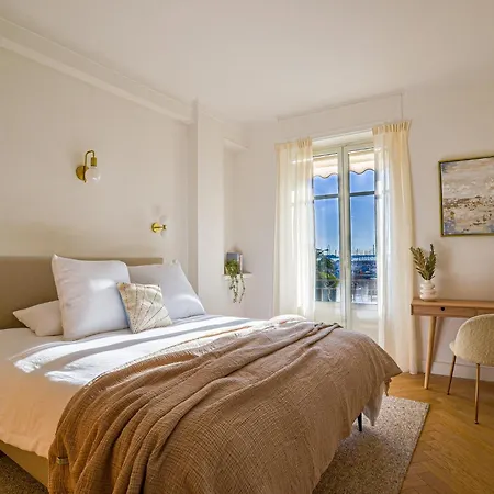 4a - Facing Port & Town Hall Cannes