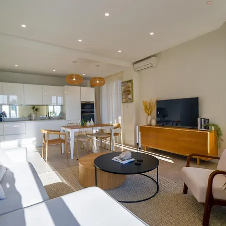 4a - Facing Port & Town Hall Apartmán