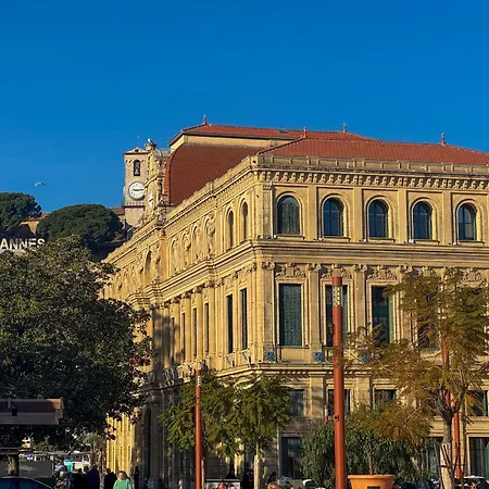 Lägenhet 4a - Facing Port & Town Hall