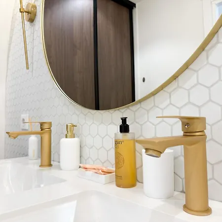 Appartement 4a - Facing Port & Town Hall *