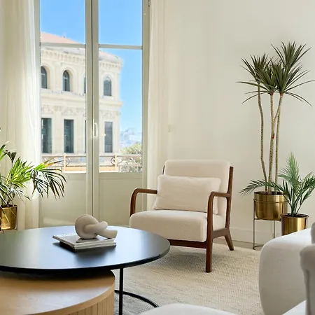 4a - Facing Port & Town Hall Appartement *