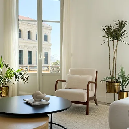 4a - Facing Port & Town Hall Appartement Cannes