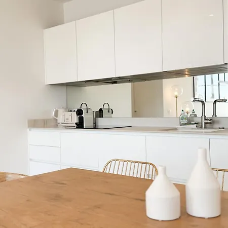 4a - Facing Port & Town Hall Appartement *