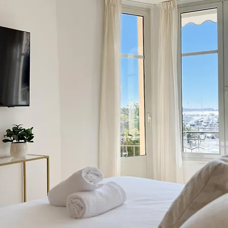 Appartement 4a - Facing Port & Town Hall *