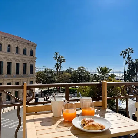 4a - Facing Port & Town Hall