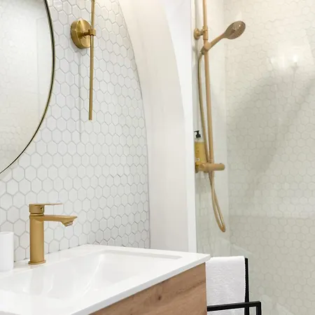 4a - Facing Port & Town Hall Cannes