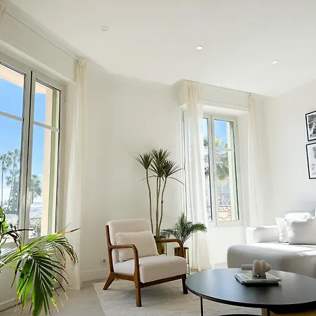 4a - Facing Port & Town Hall * Cannes